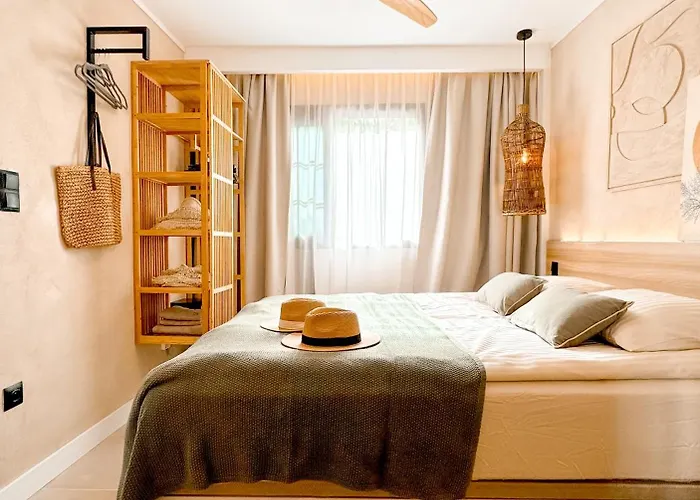 Zama Bella Vista * Acantilado de los Gigantes